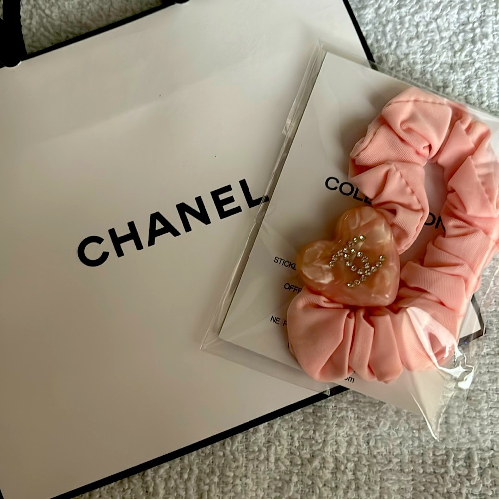 GWP PINK HAIR TIE WITH FAUX PINK MARBEL HEART